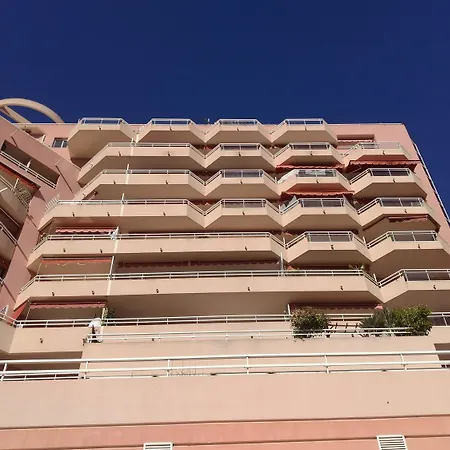 Apartman Monaco Pool Sea View